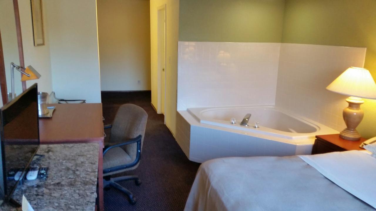 Riverwalk Inn & Suites Fort Atkinson Exteriér fotografie