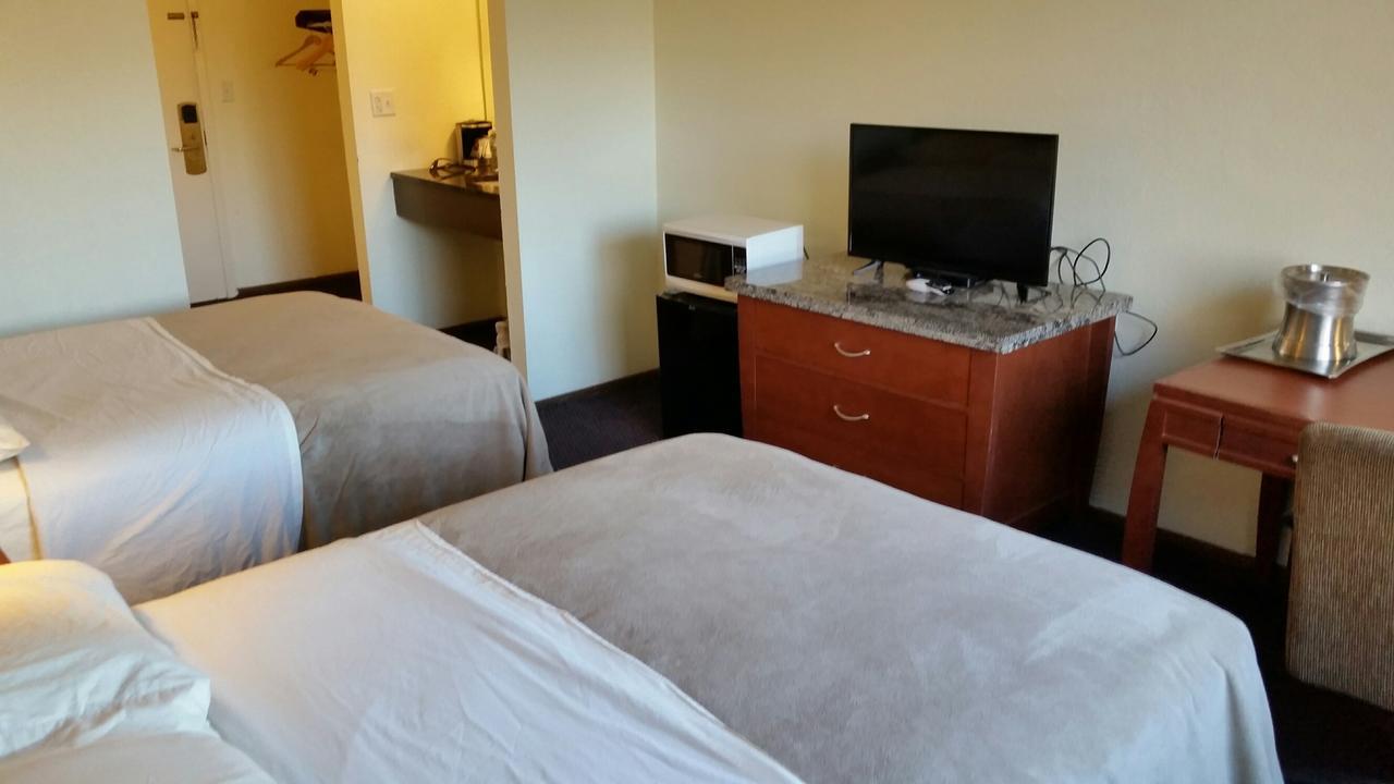 Riverwalk Inn & Suites Fort Atkinson Exteriér fotografie
