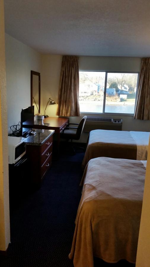 Riverwalk Inn & Suites Fort Atkinson Exteriér fotografie