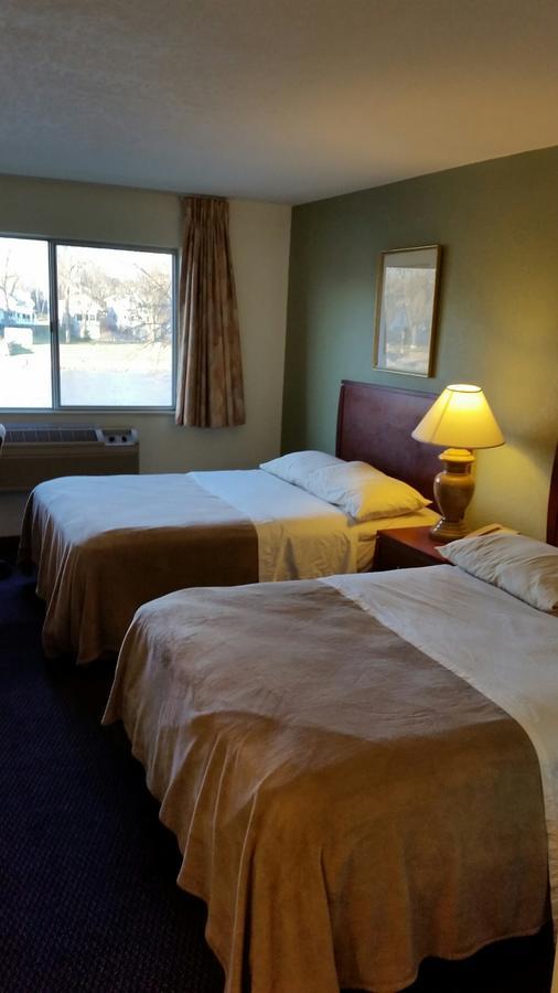 Riverwalk Inn & Suites Fort Atkinson Exteriér fotografie