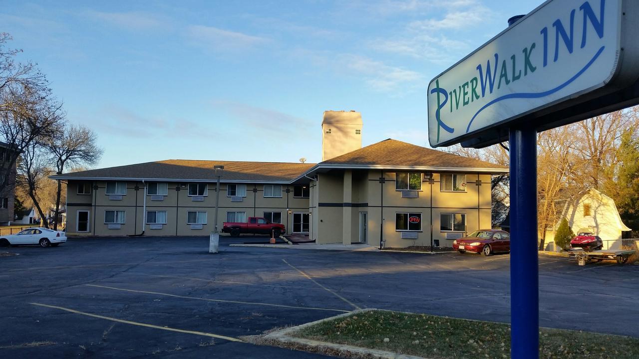 Riverwalk Inn & Suites Fort Atkinson Exteriér fotografie