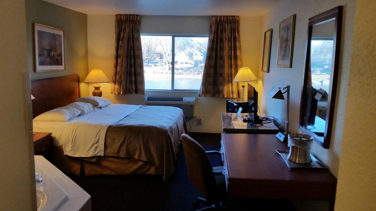 Riverwalk Inn & Suites Fort Atkinson Exteriér fotografie