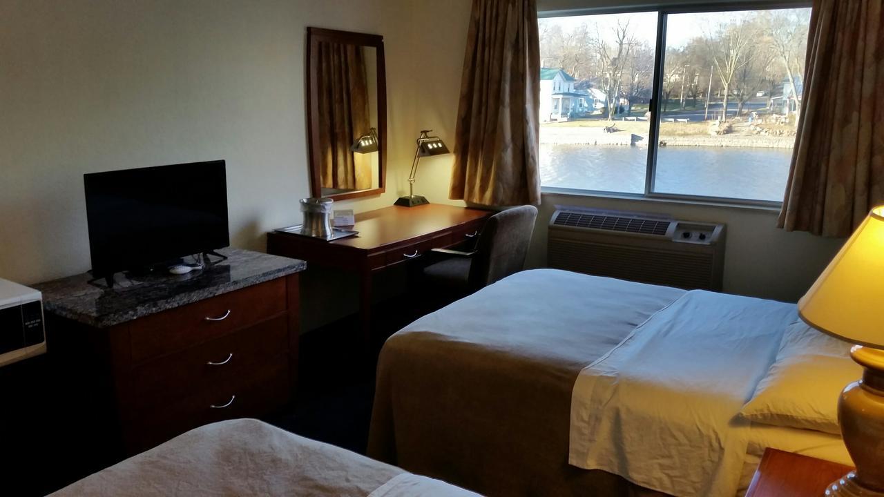Riverwalk Inn & Suites Fort Atkinson Exteriér fotografie