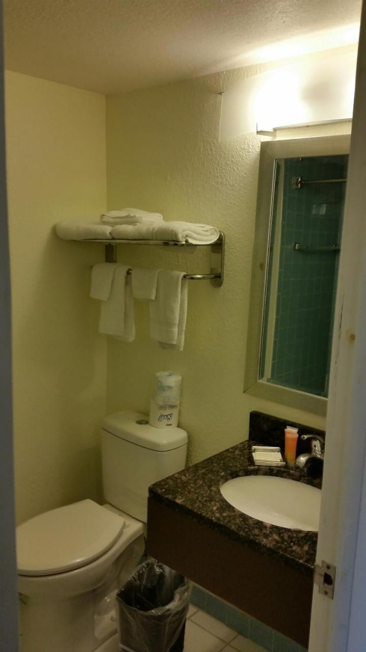 Riverwalk Inn & Suites Fort Atkinson Exteriér fotografie