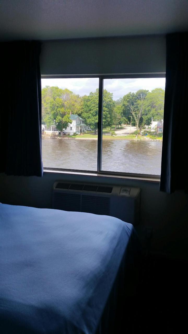 Riverwalk Inn & Suites Fort Atkinson Exteriér fotografie