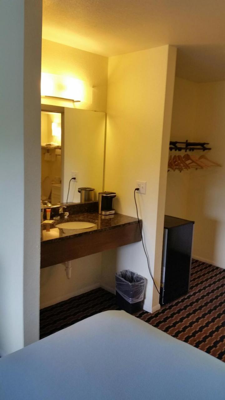 Riverwalk Inn & Suites Fort Atkinson Exteriér fotografie