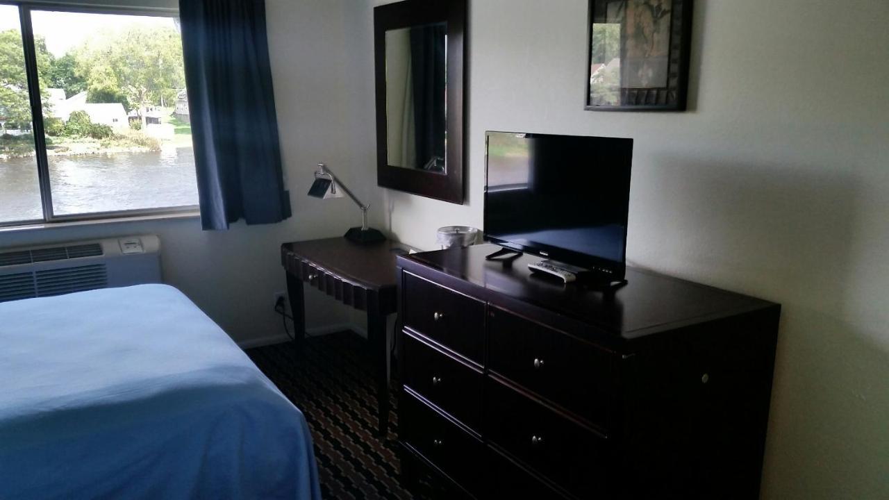Riverwalk Inn & Suites Fort Atkinson Exteriér fotografie