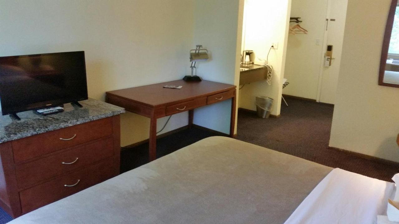 Riverwalk Inn & Suites Fort Atkinson Exteriér fotografie